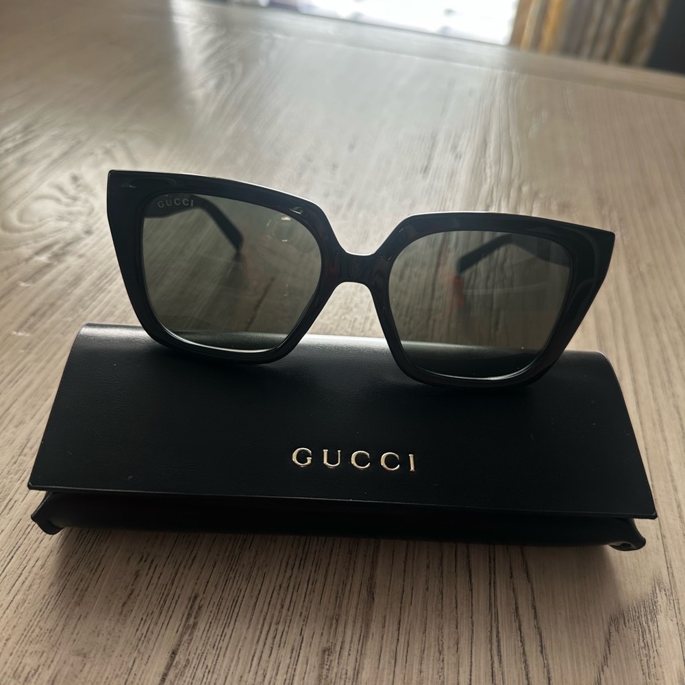 Gucci Black Oversized Cat-Eye Sunglasses